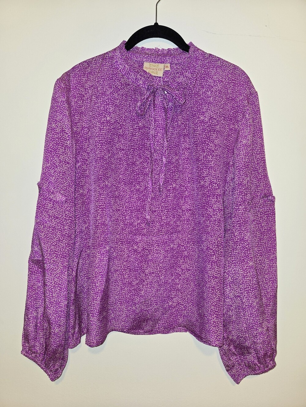 NWOT Gorgeous Rungolee Violet Tie V-Neck Blouse w/ Ruffle Sleeve Details